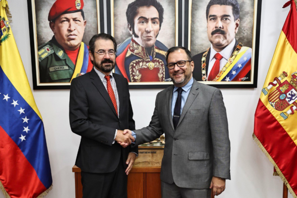 Canciller de Venezuela se reunió con embajador de España para «fortalecer el diálogo diplomático»