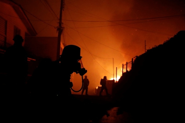 Toque de queda en Valparaíso y Viña del Mar por «incendios sin precedentes» en Chile