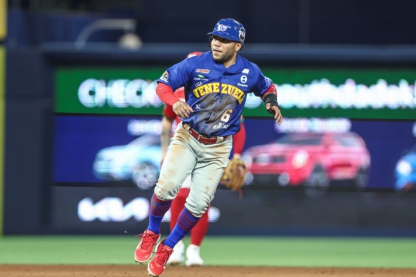 Tiburones exprimió a los Naranjeros y lograron tercer triunfo en Miami