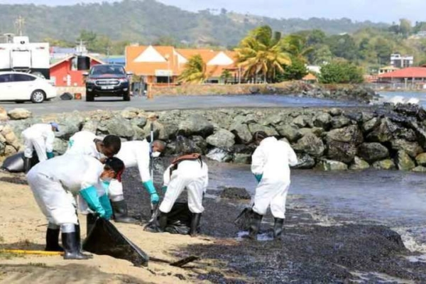 Emergencia nacional en Trinidad y Tobago por derrame petrolero no controlado