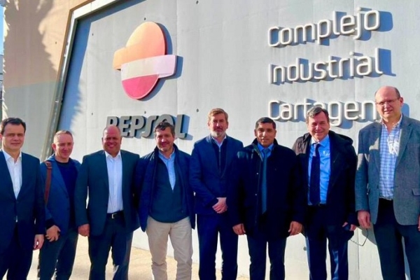 Tellechea visitó refinería de Repsol en España como parte de los acuerdos para impulsar la producción de crudo venezolano