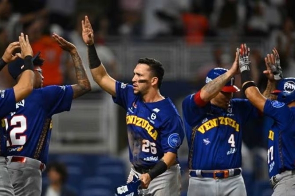 Tiburones aseguraron su puesto en la semifinal de la Serie del Caribe