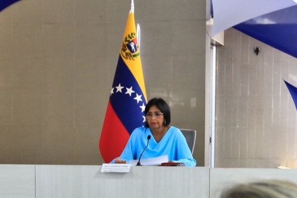 Delcy Rodríguez y representantes de la banca nacional trabajan en propuestas para el fortalecimiento financiero