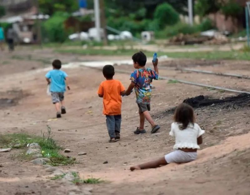 La pobreza en Latinoamérica bajó al 27,3% en 2023 y registró su menor ...