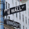 Oportunidades en Wall Street: tres acciones para vender y tres para comprar