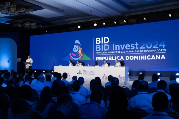 El BID elige al ministro de Hacienda dominicano como presidente de la asamblea