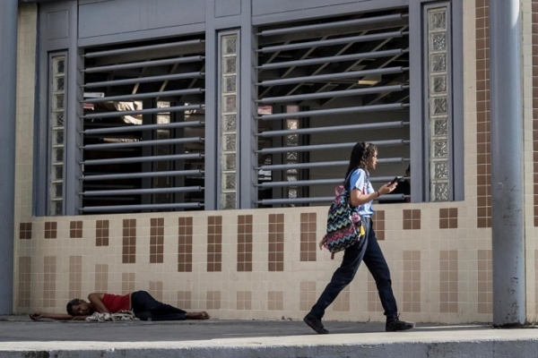 Uno de cada tres venezolanos de entre 3 y 24 años de edad no estudia, según encuesta