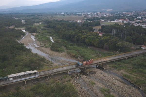 Principal paso fronterizo de Colombia con Venezuela en alerta por contaminación del aire