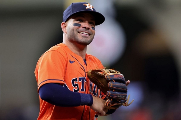 José Altuve, entre los 10 contratos más altos de latinos activos en la MLB