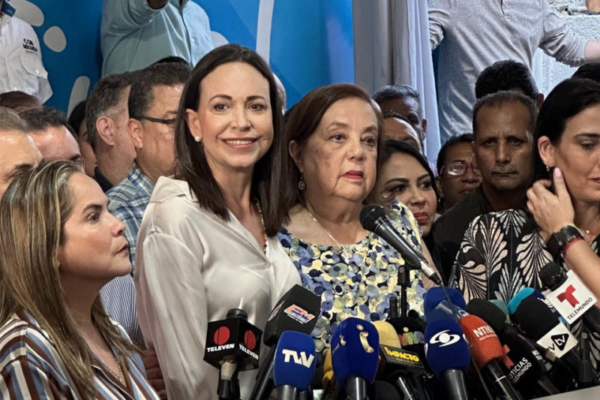 María Corina Machado anuncia a Corina Yoris como su sustituta para las elecciones presidenciales