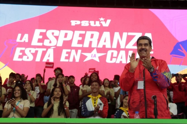 Maduro acepta candidatura del PSUV y pide que lo cuiden ante amenazas contra su vida