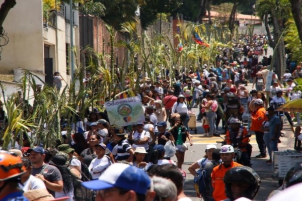 Palmeros de Chacao mantienen viva una antigua tradición de Semana Santa en Caracas