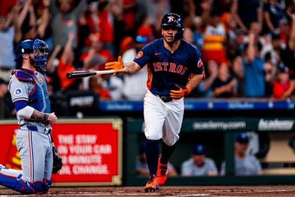 José Altuve anda crecido en este primer mes de las Grandes Ligas