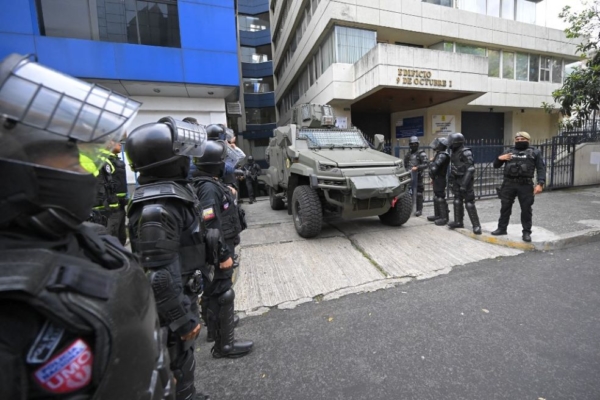 Ecuador y México en conflicto por asalto policial a embajada azteca en Quito para detener a exvicepresidente