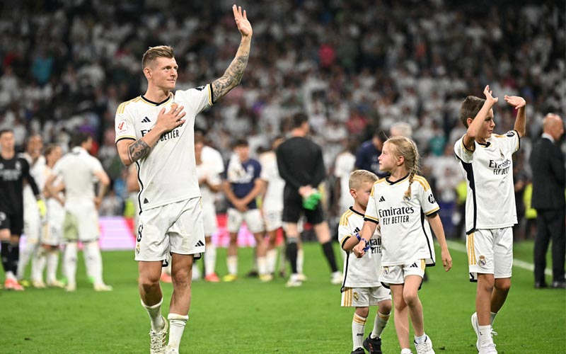 El Bernabéu dice adiós a lo grande a Kroos, Real Madrid empata ante Betis