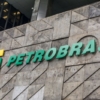 Acciones de Petrobras caen más de 8% tras destitución de su presidente