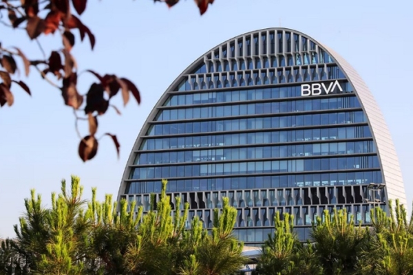 BBVA busca crear un gigante bancario europeo con polémica OPA hostil sobre Sabadell