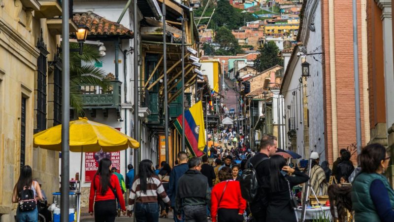 Más de 1,6 millones de personas en Colombia salieron de la pobreza en ...