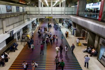 Venezuela vigila aeropuertos y puertos tras advertencia de OMS por trasmisi&oacute;n de &eacute;bola