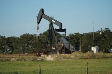 El petr&oacute;leo de Texas sube 3,5% por la tensi&oacute;n entre EE.UU. e Ir&aacute;n