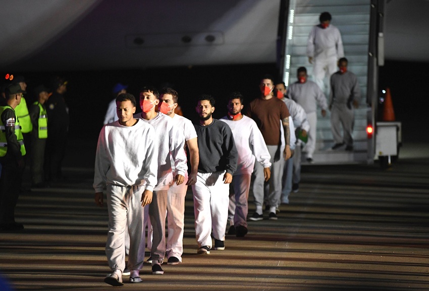 Venezuela expresa su compromiso con el retorno de migrantes pese a «conflictos» con EE.UU.