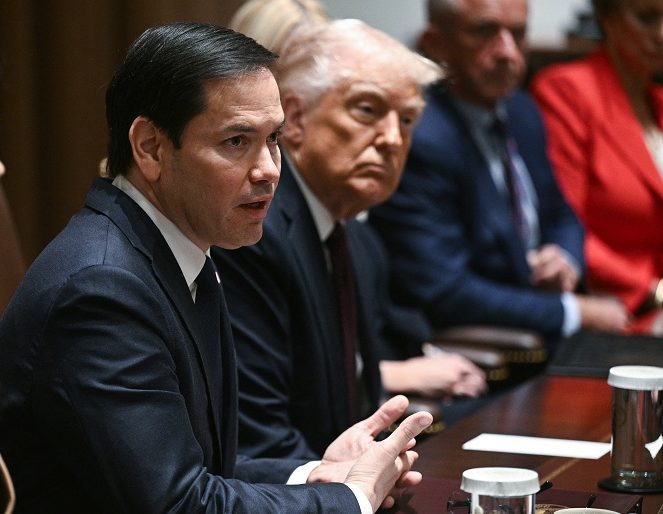 EEUU dice que ya comenz&oacute; a comercializar petr&oacute;leo venezolano como parte del trato con Caracas