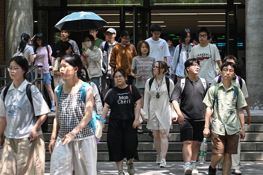 China condena el plan «discriminatorio» de EEUU de revocar visas a estudiantes