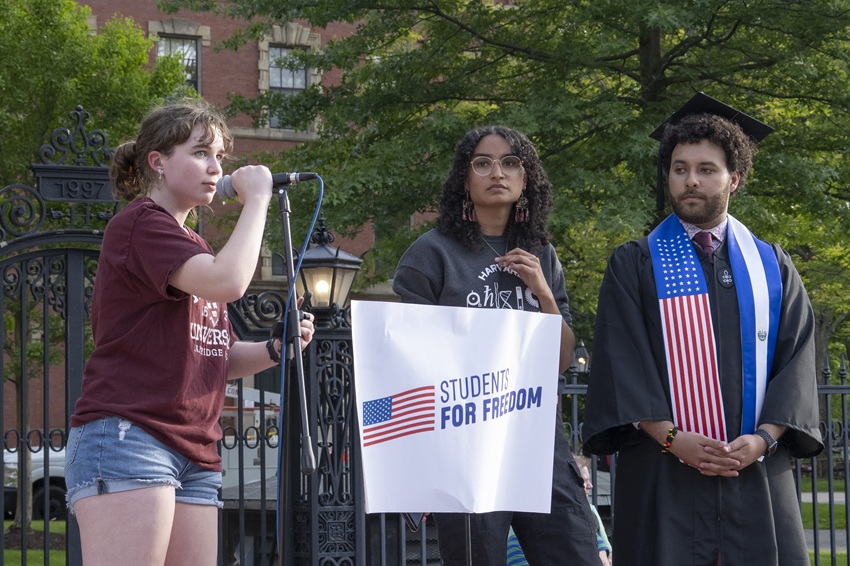 EEUU suspende la tramitación de visas para estudiantes extranjeros