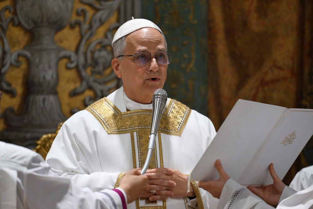 León XIV inicia su pontificado con dura crítica al capitalismo «que margina a los pobres»