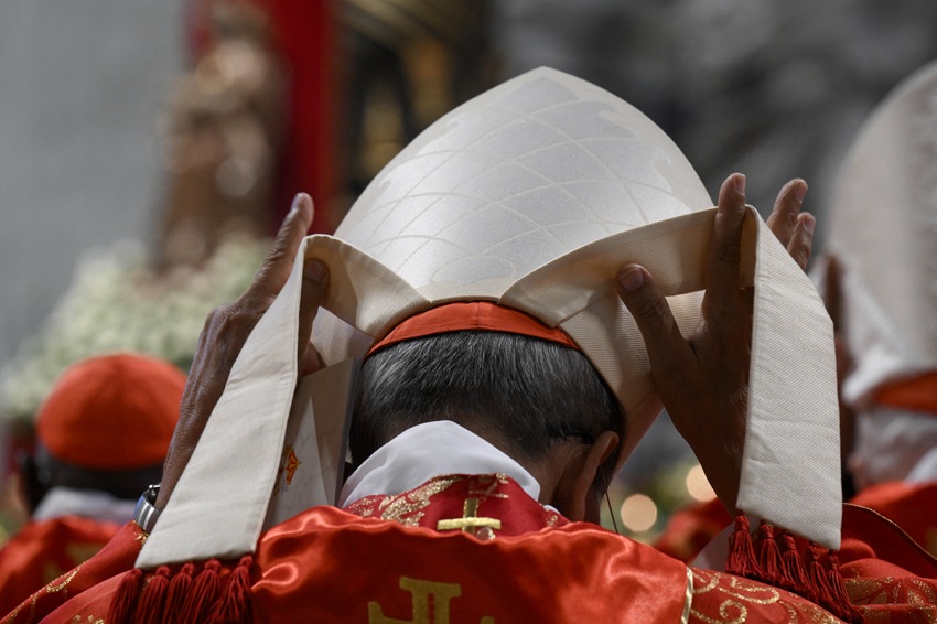 Humo blanco en el Vaticano: Suenan las campanas de la basílica de San Pedro tras elección del nuevo Papa