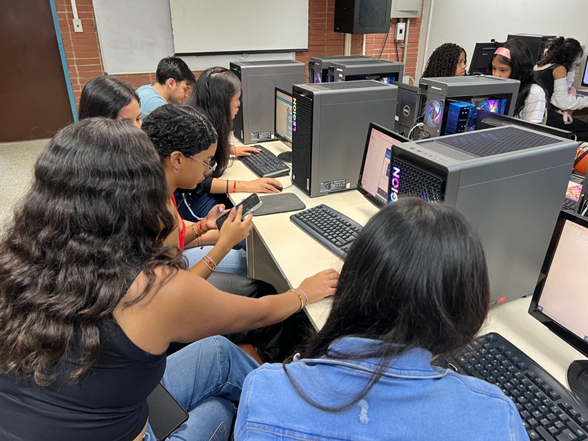 Bancamiga impulsa en el mundo tecnológico a más de 350 participantes de Technovation Girls Venezuela