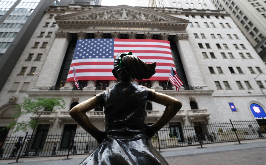 Wall Street cierra con subidas del 1%, impulsado por Apple y expectante por resultados trimestrales