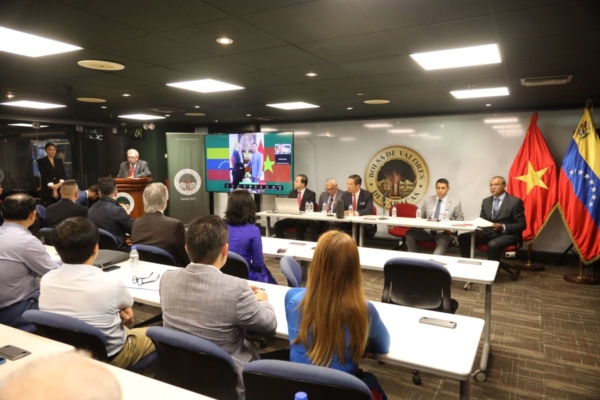 Bolsa de Caracas se ofrece como opción de financiamiento a empresas de Vietnam en Venezuela