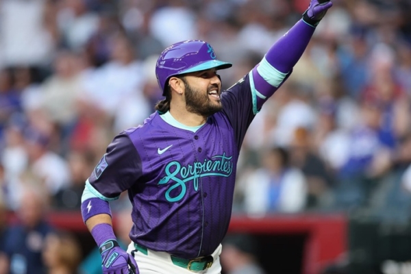 Eugenio Suárez escala peldaños entre los venezolanos de más poder en la MLB