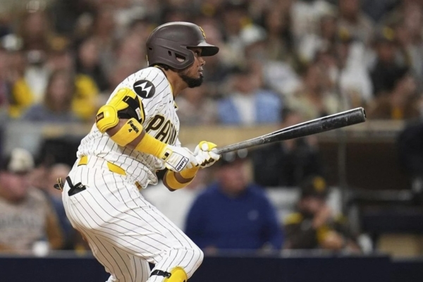 Luis Arráez alcanzó los 900 hits en su carrera en la MLB
