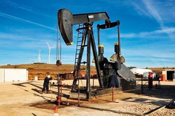 El petróleo de Texas baja un 0,47% en medio de las negociaciones comerciales entre China y EE.UU