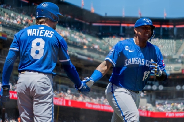 Salvador Pérez entre los receptores de más poder en la historia de la MLB