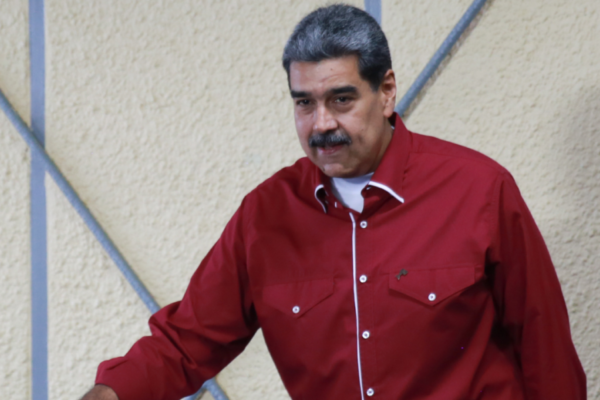 Maduro pospone entrega del proyecto de reforma constitucional para enero de 2026