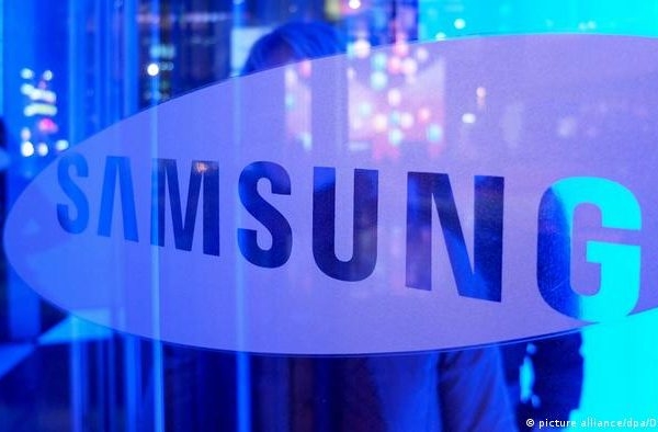 EE.UU. advierte que podría imponer aranceles del 25% a Samsung y otros fabricantes de móviles