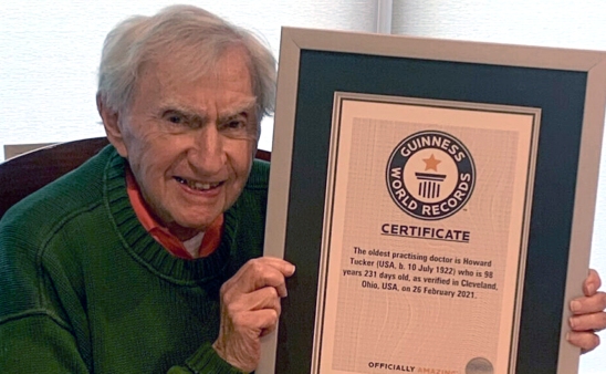 Howard Tucker, neurólgo de 102 años: sus tres secretos para mantenerse saludable física y mentalmente
