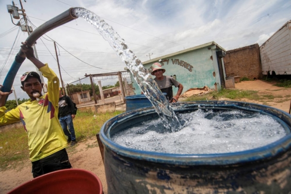 En Maracaibo proliferan pozos no de petróleo, sino de agua por la escasez crónica