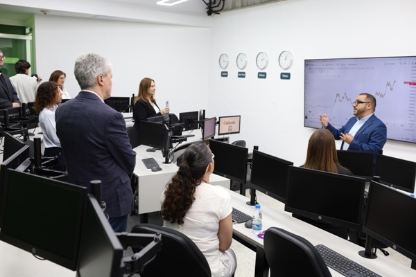 Movistar impulsa programa de becas estudiantiles 2025 -2026 de la Universidad Católica Andrés Bello