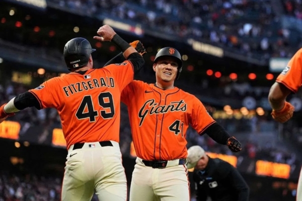 Wilmer Flores, crecido como el mejor bateador de San Francisco