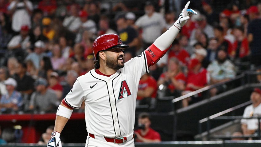 Eugenio Suárez desata su poder en la reanudación de las Grandes Ligas