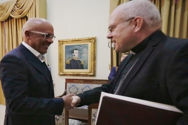 Asamblea Nacional entrega carta dirigida al papa para que interceda por niños migrantes en EEUU