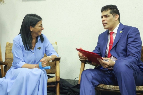 Venezuela espera «potenciar» la cooperación bilateral con Surinam