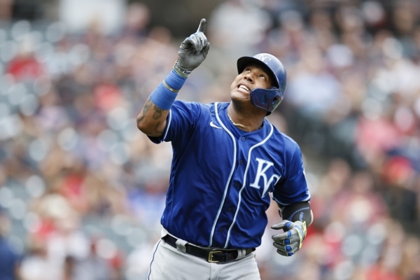 Salvador Pérez dejó atrás a Bob Abreu y va camino a los 300 jonrones en MLB