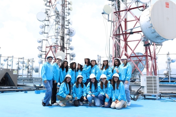 Movistar recibe en su sede principal a las ganadoras del programa Technovation Girls Venezuela