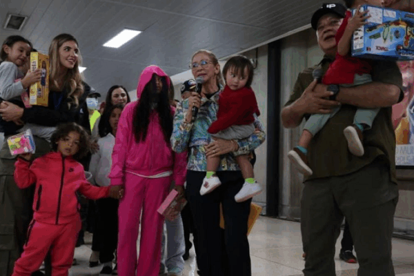 Venezuela repatría a siete niños separados de sus padres en EEUU