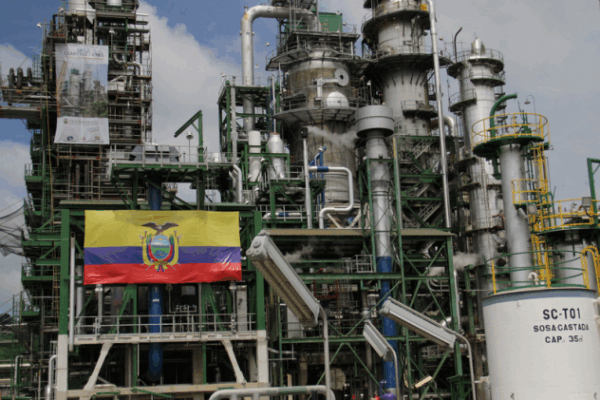 La mayor refinería de Ecuador se reactiva tras más de tres meses paralizada